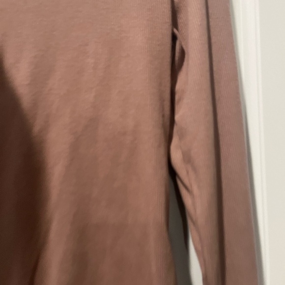 Old navy ribbed snug Women's Brown Long Sleeve Top Henley pajama medium - Picture 2 of 3